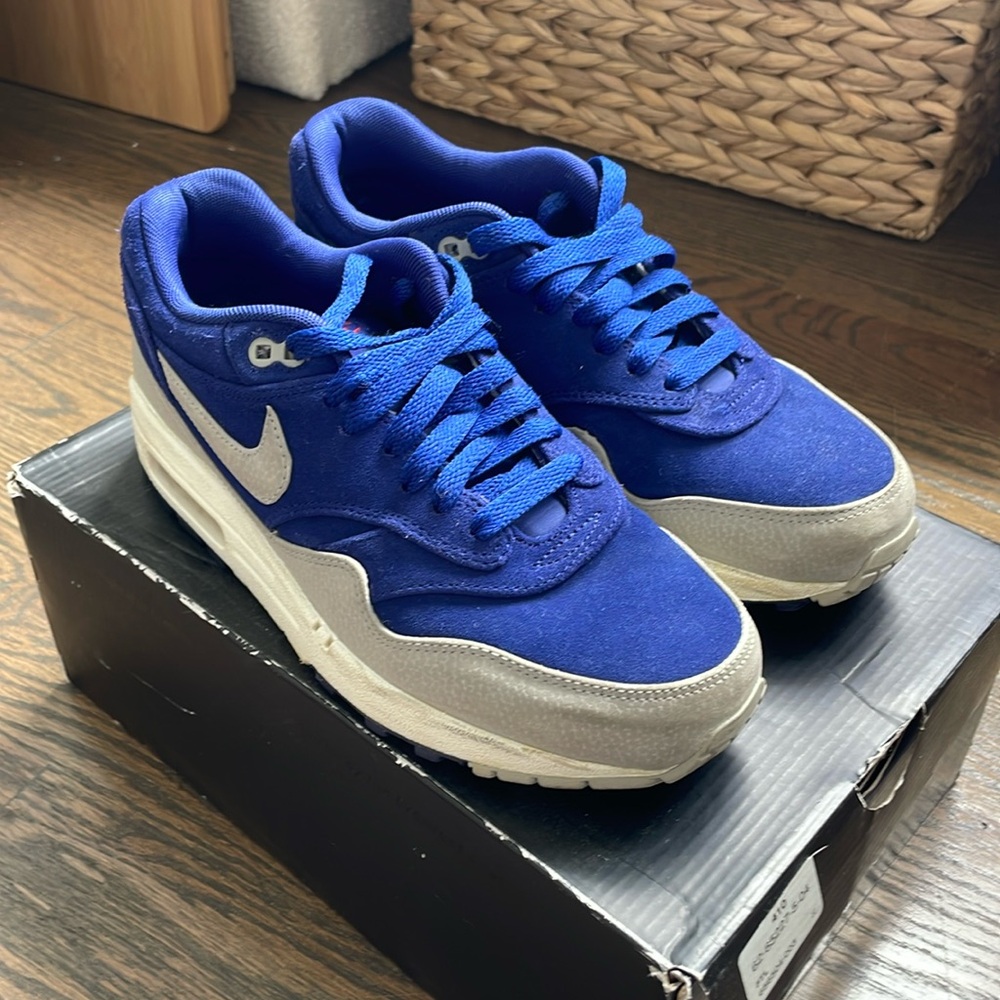 Nike Vintage Air Max 1’87 Shoes. Size 6.5 US Men’s. Size 6 in UK Men’s.